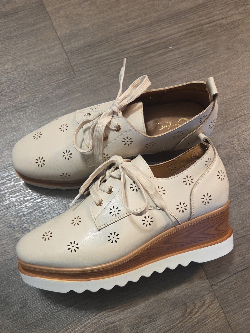 Light Cream Women's Lace-Up Platform Oxfords - Picture 8 of 14